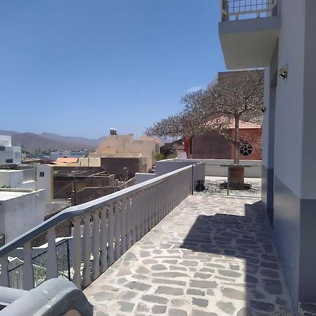 Vivenda Com Patio, No Coracao Do Mindelo 빌라 외부 사진