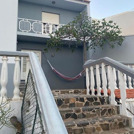Vivenda Com Patio, No Coracao Do Mindelo 빌라 외부 사진