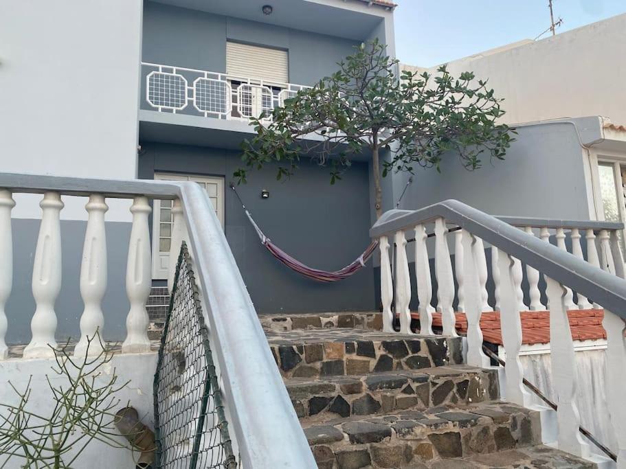 Vivenda Com Patio, No Coracao Do Mindelo 빌라 외부 사진